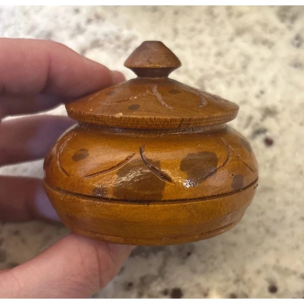 Vintage Wooden Handcrafted Carved Floral Pattern Trinket Jewelry Box‎